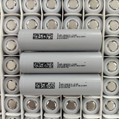 3.7V เซลล์ไอออนลิตยูมแบบกระบอกมาตรฐาน 3200mAh ความจุขนาดใหญ่ 18650 แบตเตอรี่ลิตยูม